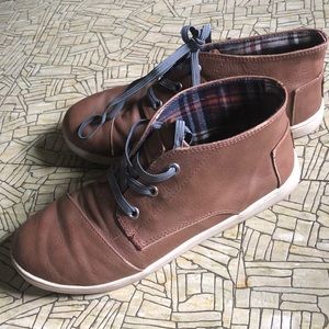 Brown lace up Toms